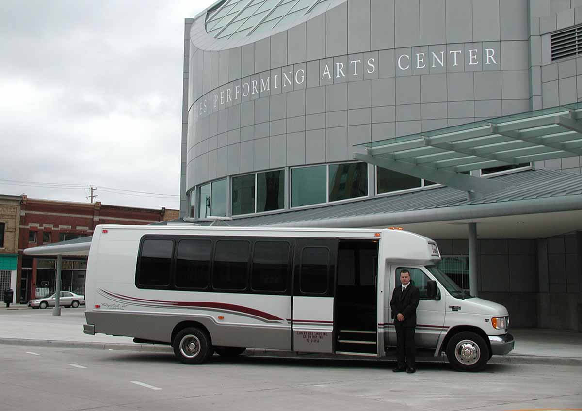 Lamers Bus Lines, Inc. limo coach